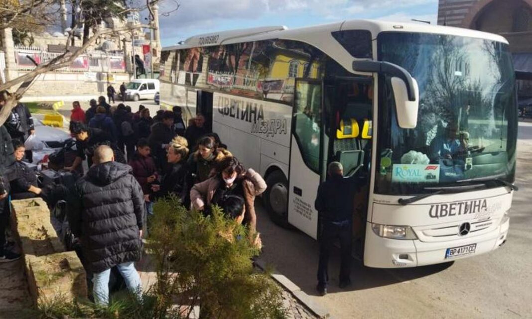 У Туреччину через ліру, що впала, пішли каравани з шоп-туристами: готелі забиті, мішочники змітають все з полиць магазинів