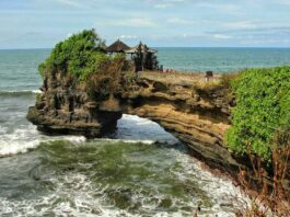 Індонезія скасовує тести для щеплених туристів