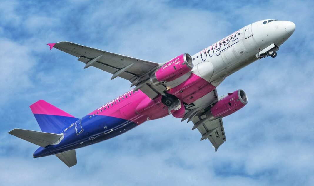 Один з найбільших лоукостерів Європи, компанія Wizz Air зупиняє польоти до Молдови та з країни.