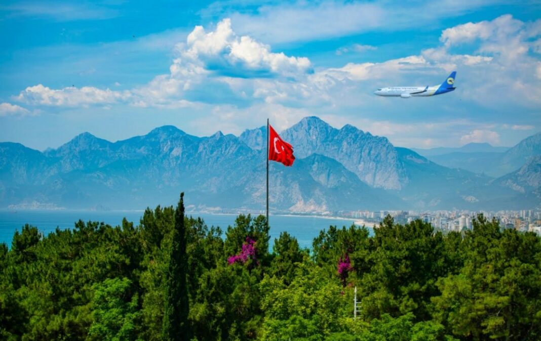 У Туреччині заявили, що на її чорноморське узбережжя масово поїхали іноземні туристи