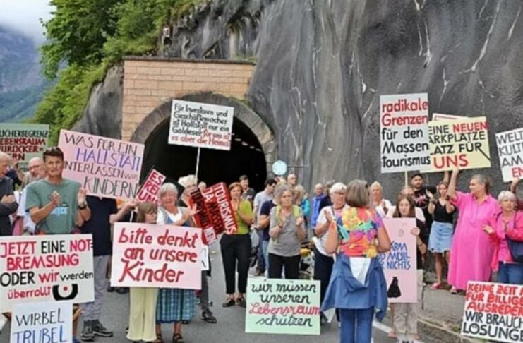 Ми не хочемо більше жодних туристів: ще одне європейське місто повстало проти туристів