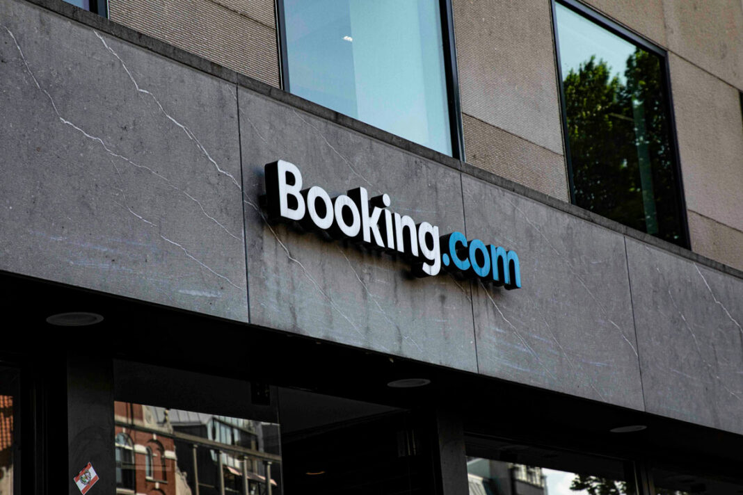 У Туреччині розповіли про долю Booking.com – чи можна знову бронювати готелі в Анталії